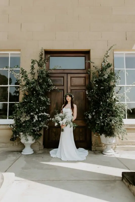 Rise Hall | Dine Venues | From England- with love | Sustainable wedding florals | Lucy Dennis Photography | Bride